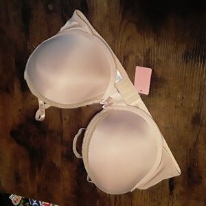 NWOT 38C Inteco Intimates Creamy Beige Padded underwire Beautiful bra.